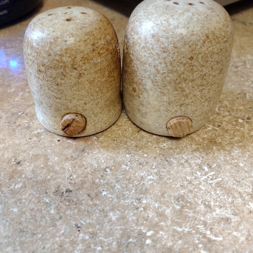 Roma salt and pepper shakers - Picture 4 of 4